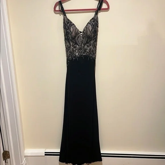 NWT Girlfriendz Elegant Black and Silver Evening Dress Size 8 - Picture 2 of 8